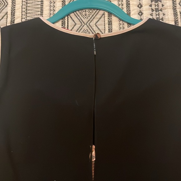 Designer dress - Picture 4 of 4